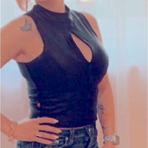 Black Top (zipper on the back) very sexy!